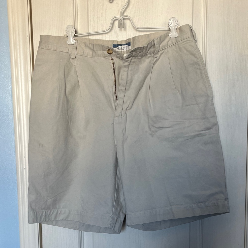 Old Navy Men's Light Gray Flat Front Shorts